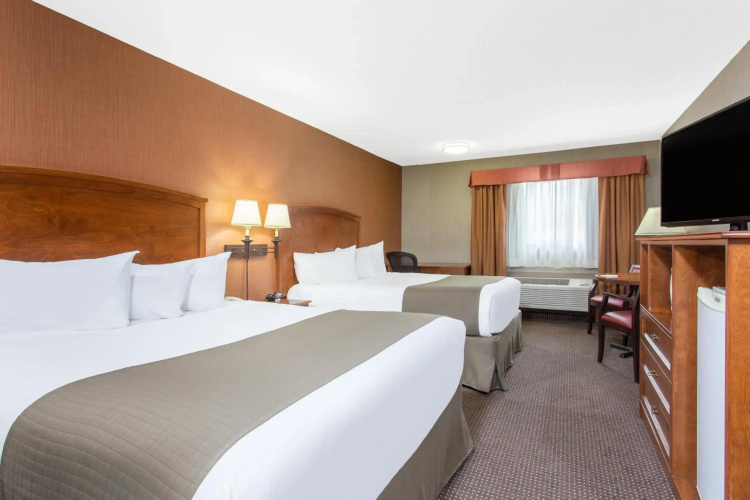 Canmore Inn & Suites