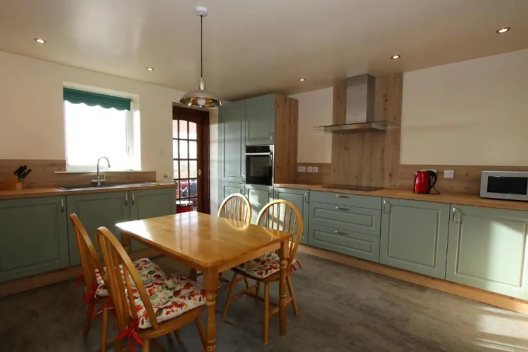 2 Bedrooms Cottage