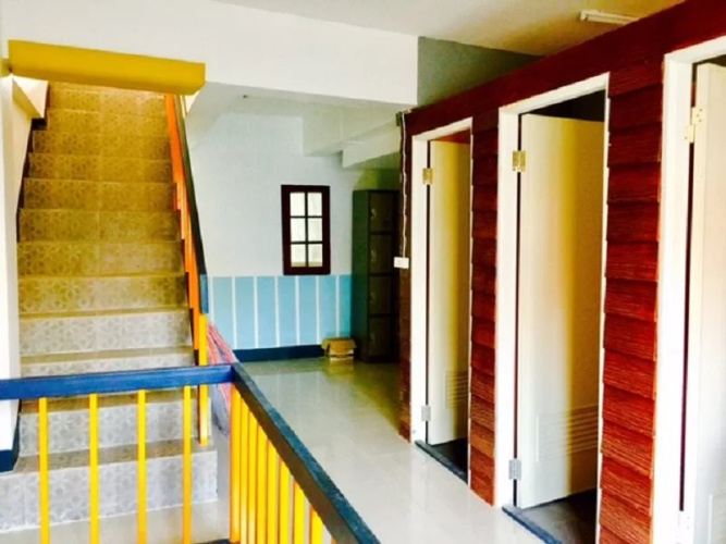 Bann Banburee Hostel & Cafe