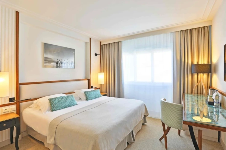Standard Double room with city view