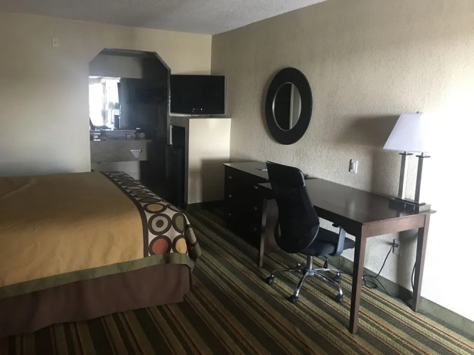 Super 8 Monroe