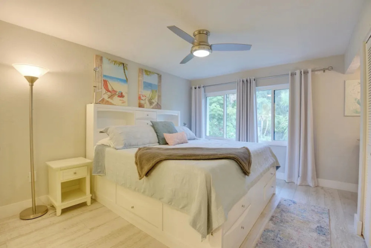 Siesta Key Condo w/ Heated Pool < 1 Mi to Beach