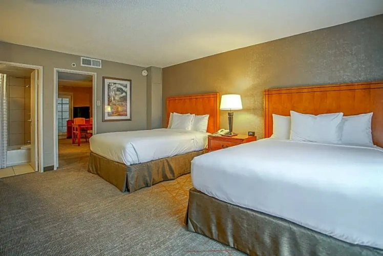2 Bedrooms Sextuple Suite