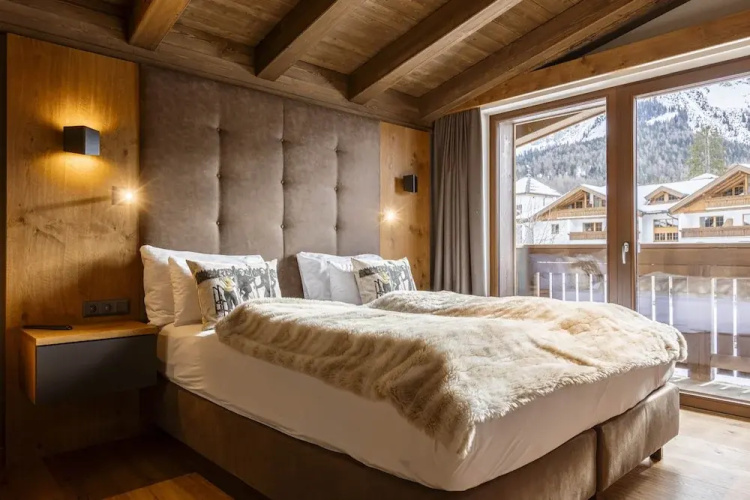 Beautiful Chalet With Swimming Pool