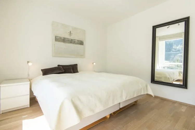 Spacious Apartment With Mountain View