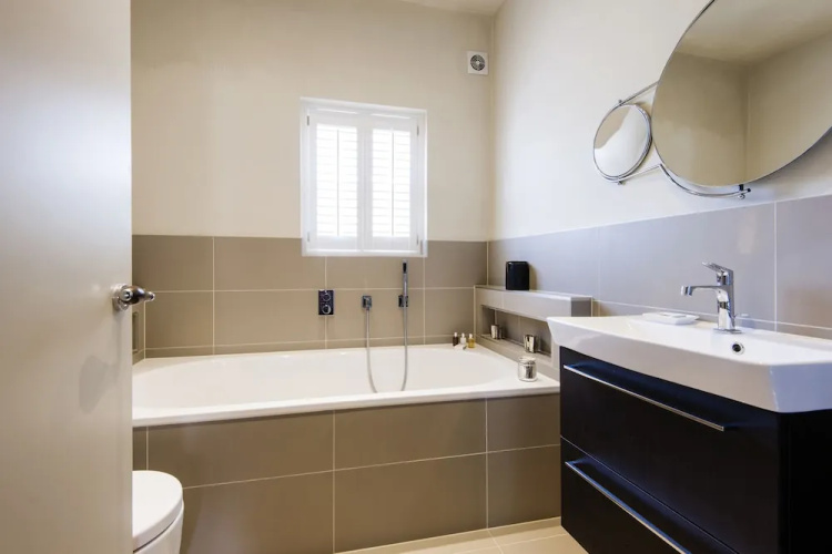 Exquisite East Acton Home close to Shepherds Bush