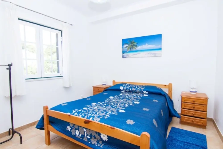 4 Bedrooms Villa