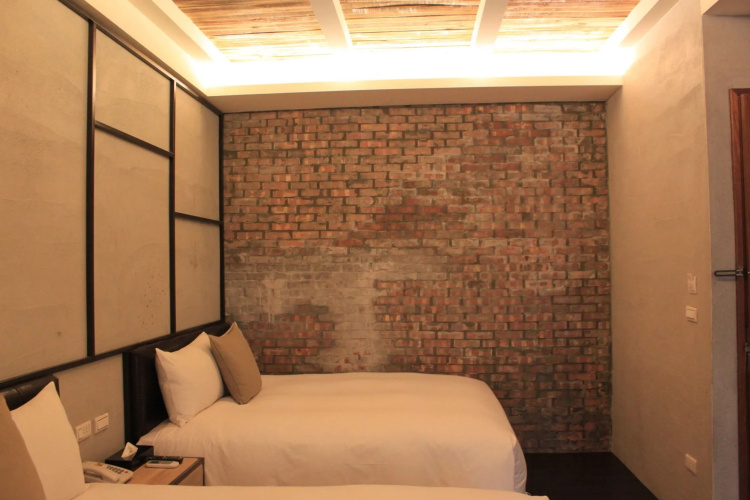 Warehouse Inn