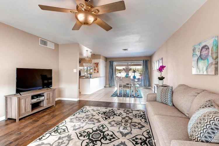 4 Bedrooms Apartment