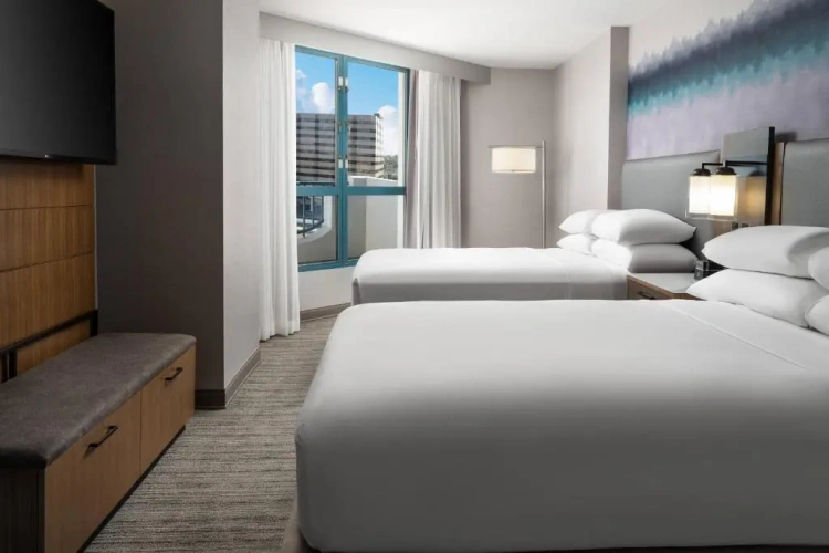 1 Bedroom Sextuple Suite