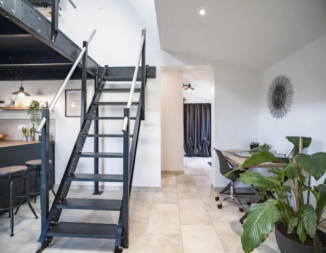 Loft avec jardin et parking privé