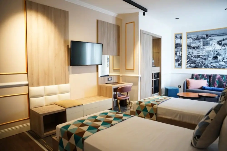 Standard Twin room with city view