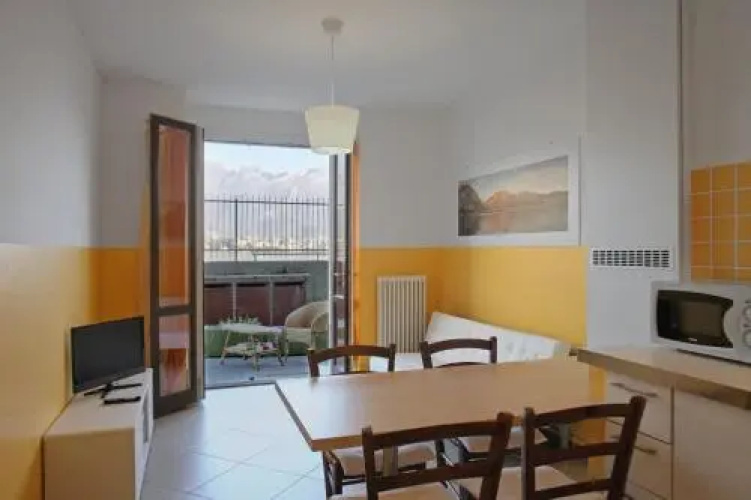 Cozy Lake Como Apartments