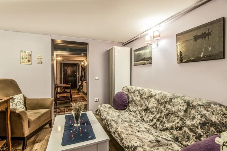 Cozy Home With Backyard in Sisli