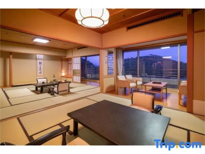Twin Suite with lake view