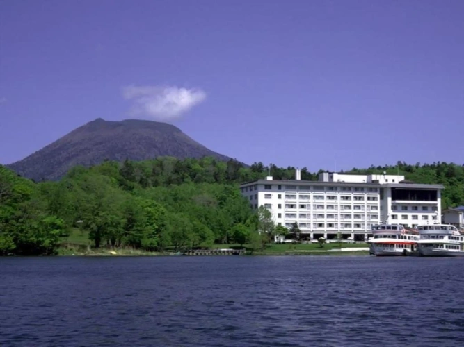 Standard Twin room with lake view