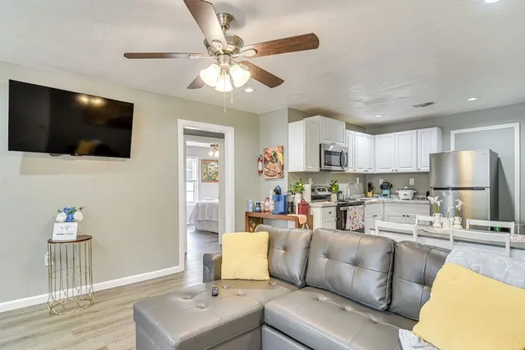 4 Bedrooms Cottage