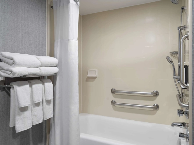 Accessible Tub Double room
