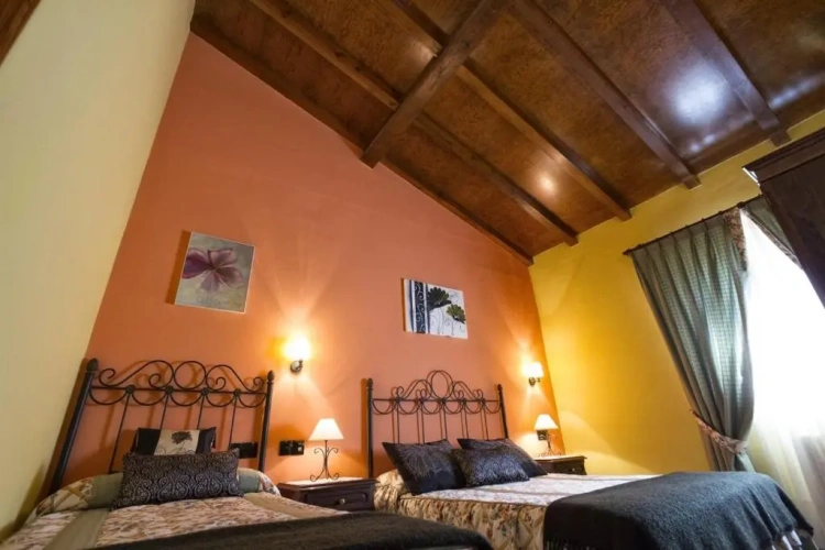 Standard Triple room