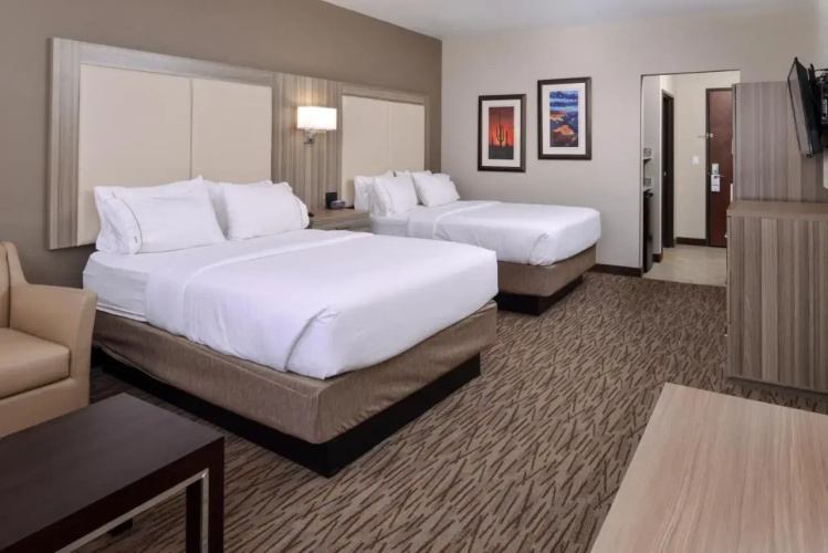 Holiday Inn Express & Suites Williams