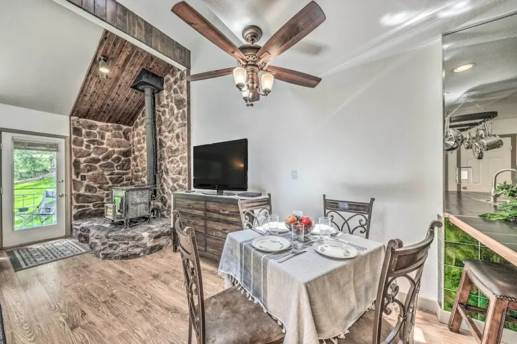 Cozy Cloudcroft Townhome ~ 1 Mi to Burro Ave!