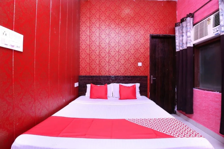 OYO 19565 Hotel Galaxy