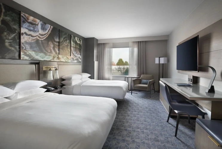 Standard Quadruple room with city view