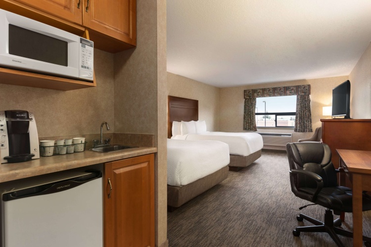 Days Inn & Suites by Wyndham Brooks photo 12