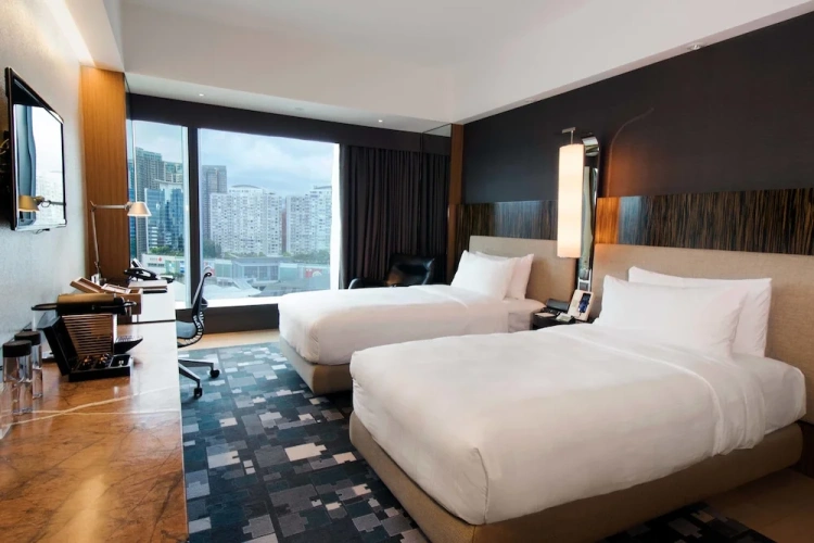 Club 36 Twin room with city view