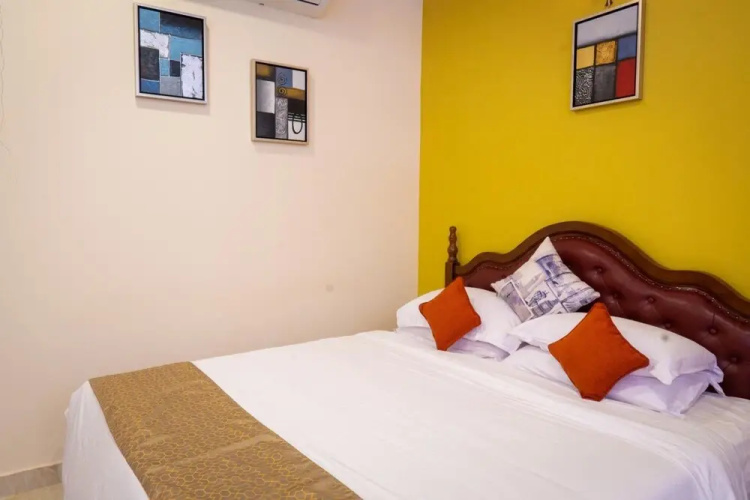 Alcove Beach Resort