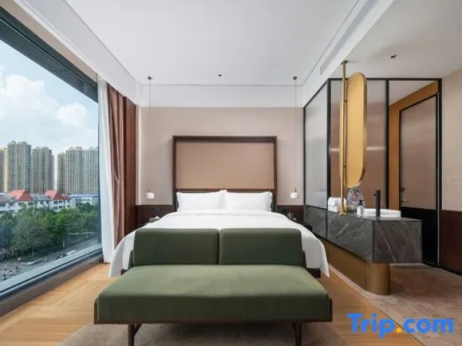 Standard Double room with city view