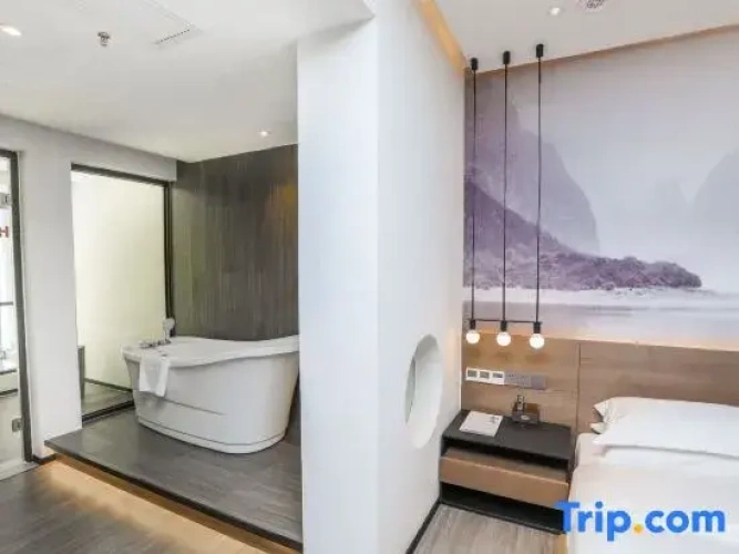 1 Bedroom Suite with balcony and with mountain view