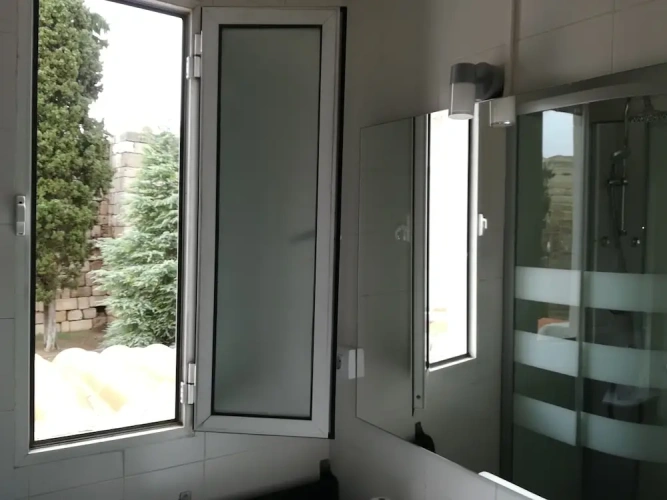 4 Bedrooms Cottage
