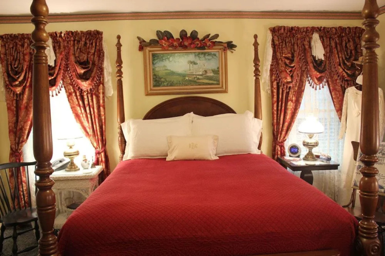 Red Bluff Cottage Bed & Breakfast