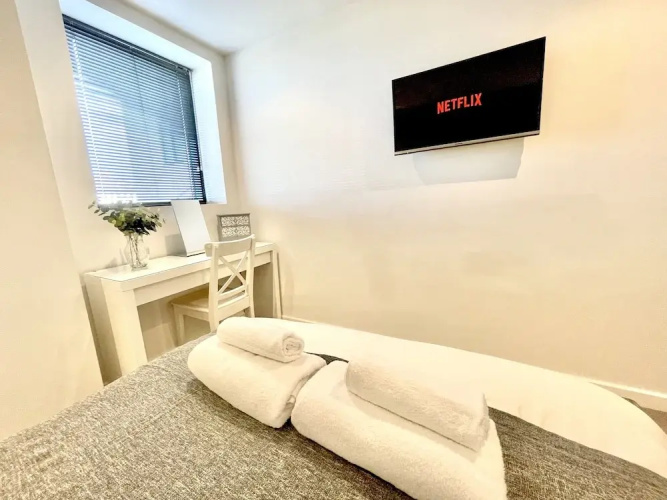 Apartment Twelve