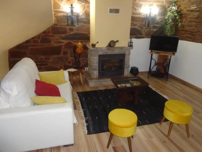 2 Bedrooms Cottage