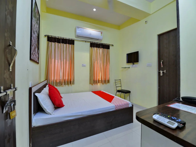 OYO 16992 Primrose Residency