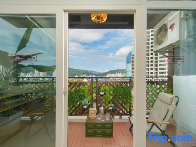 Ruierbo Designer Original Homestay (Jinghong Poshui Plaza)