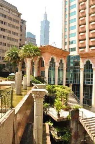 Agora Garden
