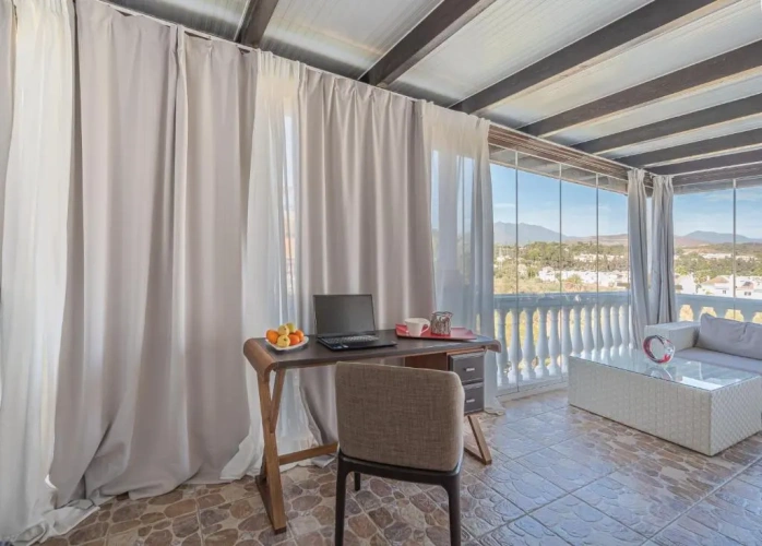 2 Bedrooms Apartment