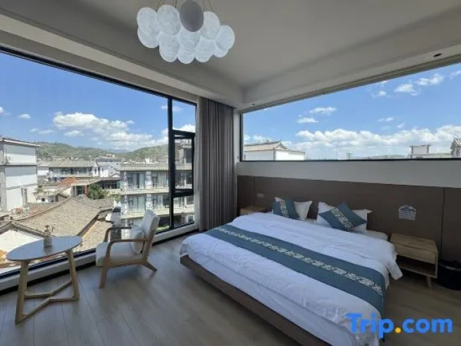 Deluxe Family Suite