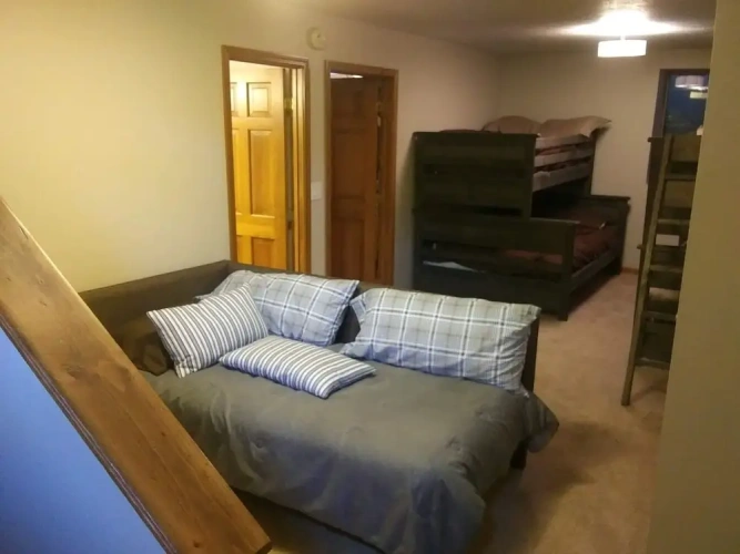 Standard Twin Basement room