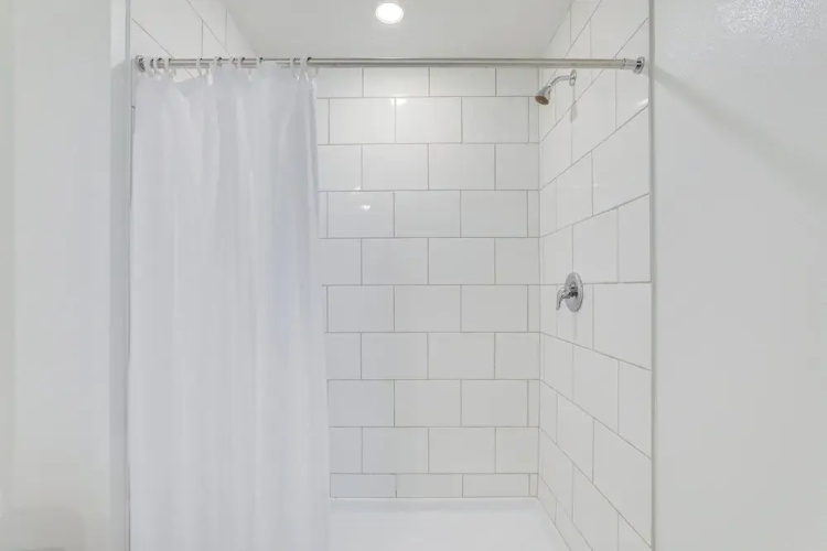 6 Mi to Apollo Beach: Townhome w/ Pool Access!