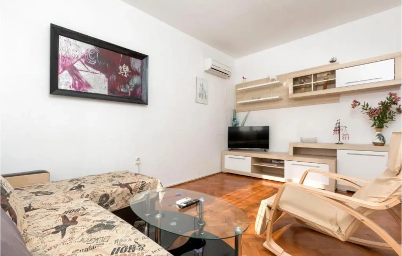 3 Bedrooms Apartment