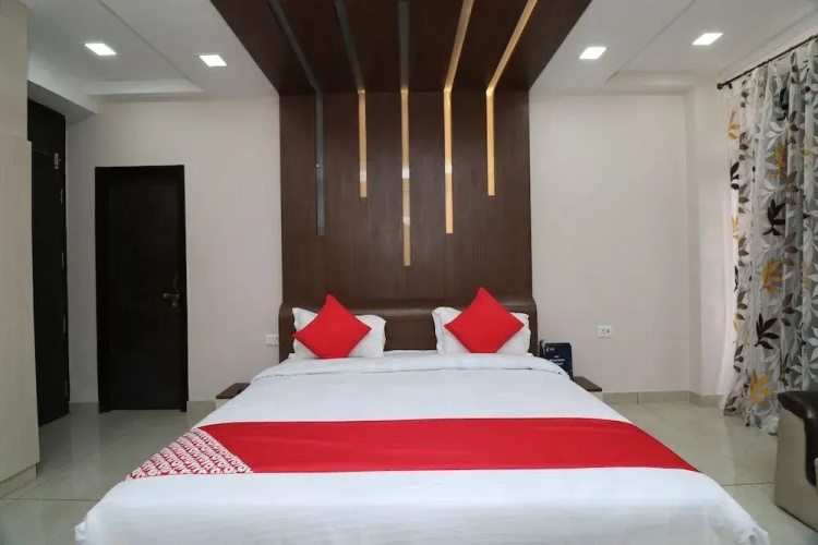 Mangalam Palace By OYO Rooms