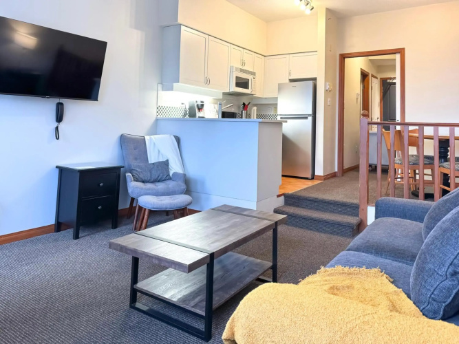 Alpenglow Lodge Family Studio with Sofa Bed by MVA
