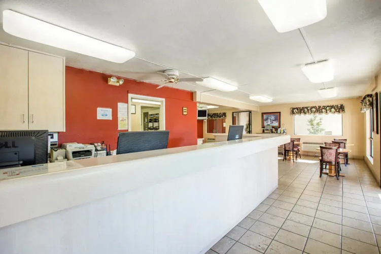 Motel 6-Fresno, CA - Yosemite Hwy