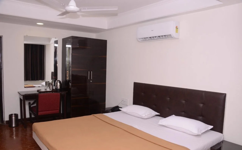 OYO 9806 Hotel Arvi