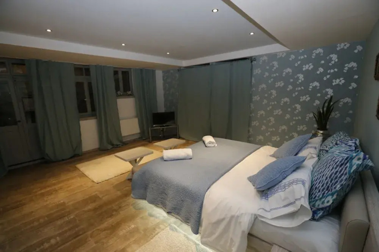Cote Riviera Luxe Lake