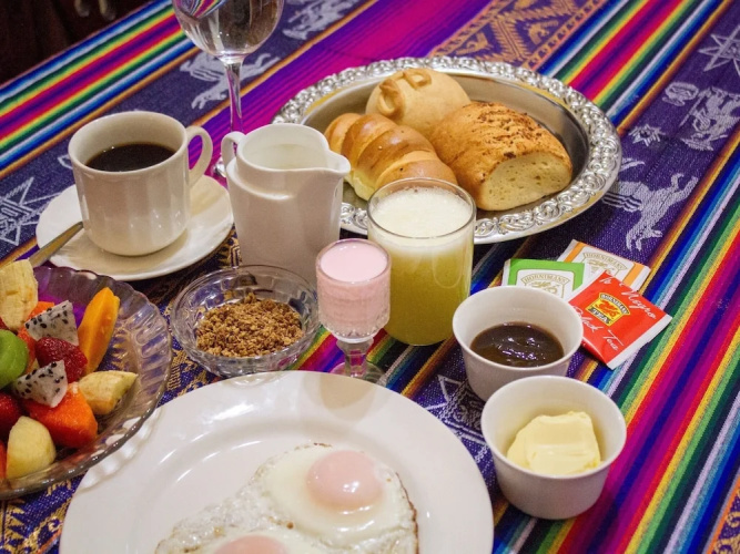 Colonial House Inn - Hostel